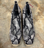 Load image into Gallery viewer, TORY BURCH Size 10.5 Espadrilles
