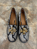 Load image into Gallery viewer, TORY BURCH Size 6 Loafers
