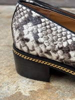 Load image into Gallery viewer, TORY BURCH Size 6 Loafers
