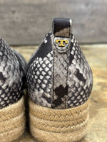 Load image into Gallery viewer, TORY BURCH Size 10.5 Espadrilles
